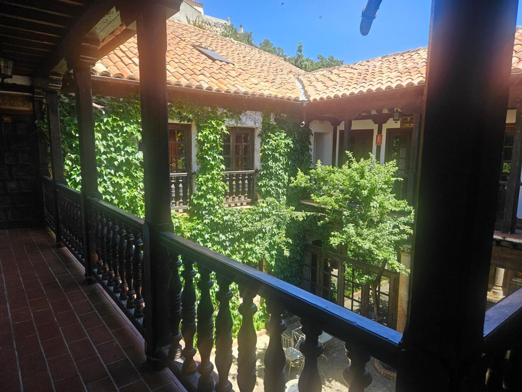 Real De Hotel 2*