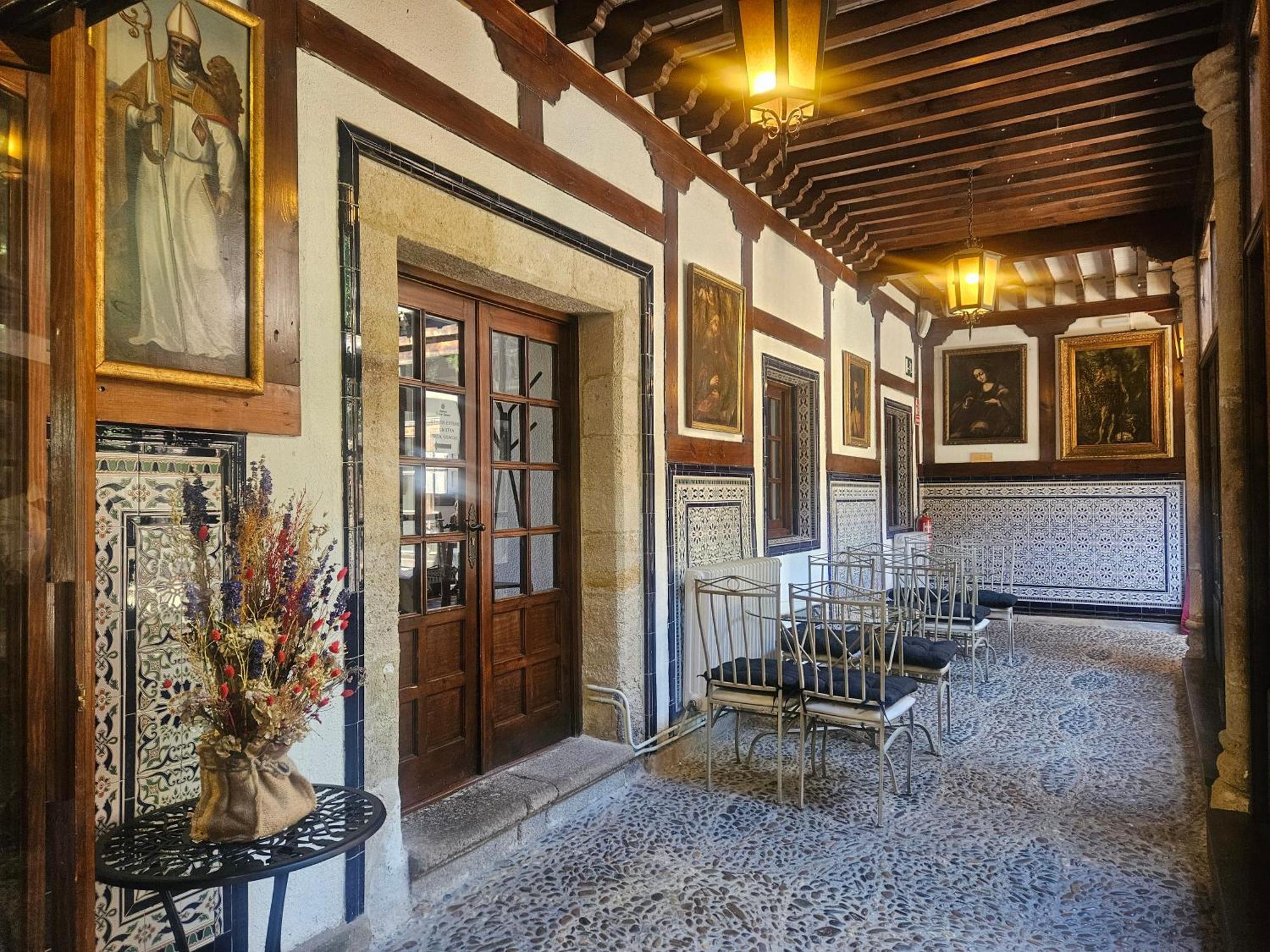 Real De Hotel 2*
